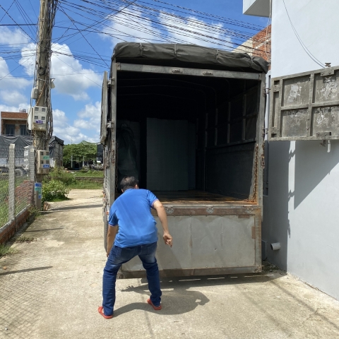 Xuất hàng cho khách